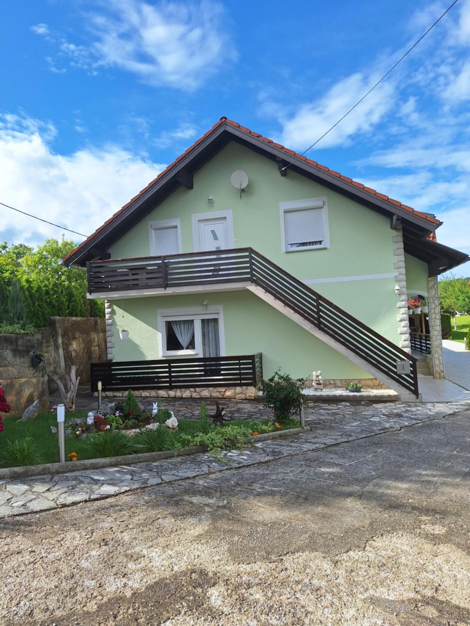 Guesthouse Miha Rakovica Exterior foto